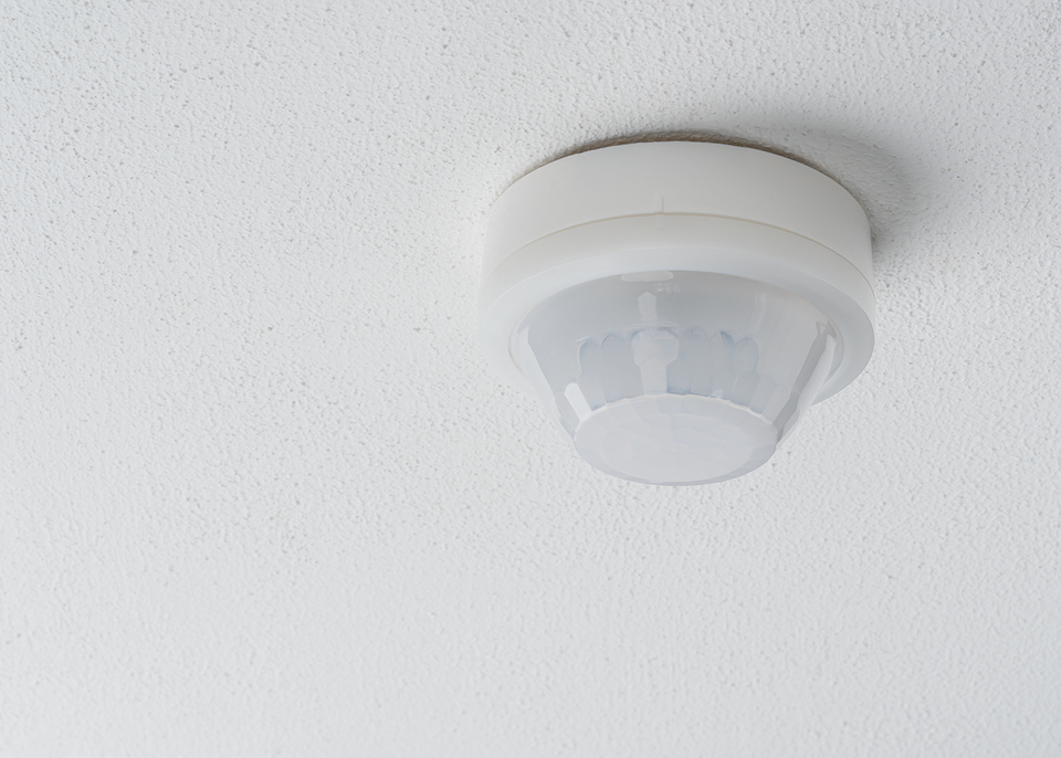Oktaplex Pia 360° Infrared Presence Detector – IP65, 230V, Indoor/Outdoor Motion Sensor Light Switch, White