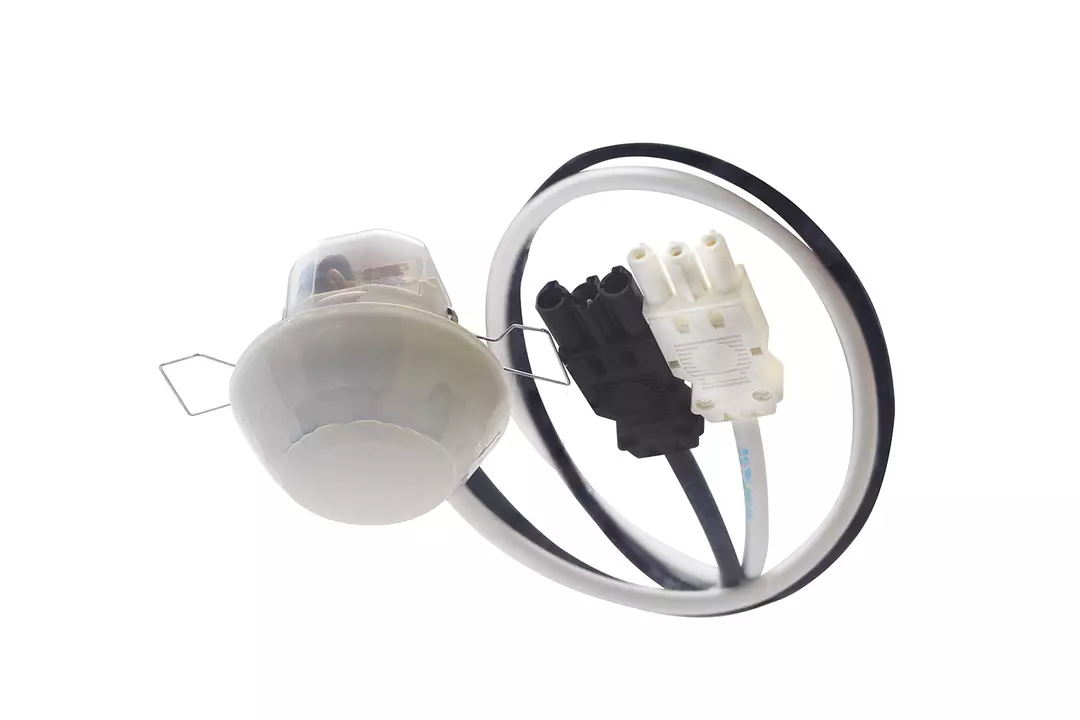 Corridor detector (PIR), with cable and Wieland GST18 plugs, detection range 28 x 5 m, 1 x light