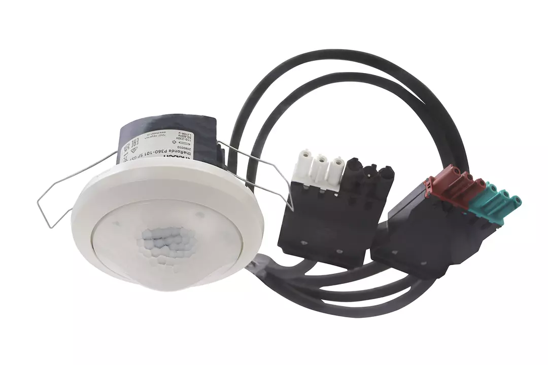Presence detector (PIR), with cable and Wieland GST18 plugs, detection range 24 m, 1 x light, 1 pushbutton input, 1 secondary input