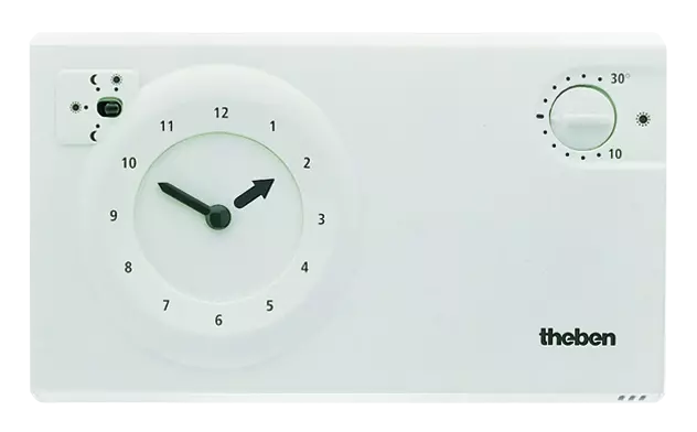 Clock thermostat with daily program and fixed reduction
